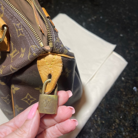 Authentic LV Speedy 25 in great condition, just how you see it in the pictures. - Picture 9 of 14